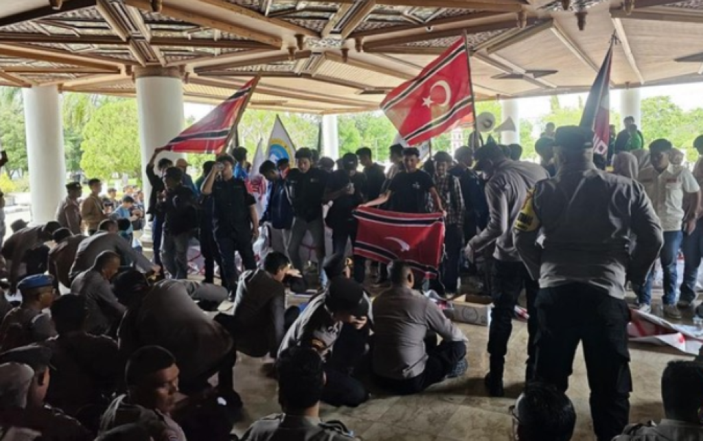 Polisi Tindak Tegas Aksi Pengibaran Bendera Bulan Bintang di Aceh